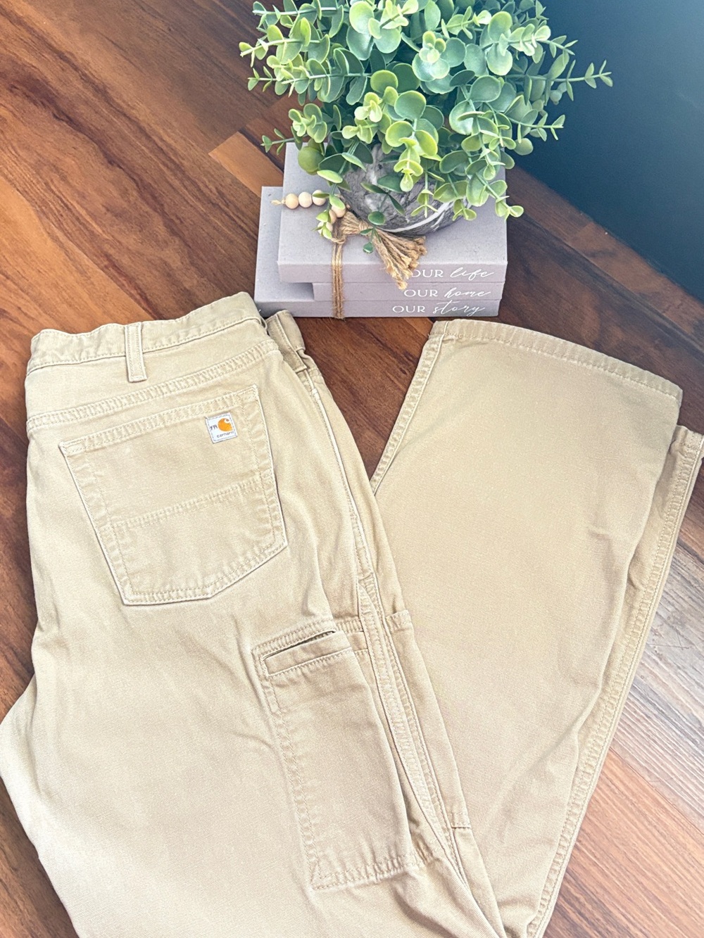 Carhartt Work Pants Women’s 12 Short Khaki CAT 2